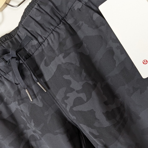Lululemon On The Fly 7/8 Pants Size 4 incognito Camo grey - Picture 9 of 13